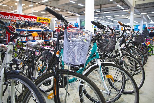 Bicikli, auto i biciklistička oprema